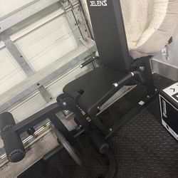 Leg extension machine
