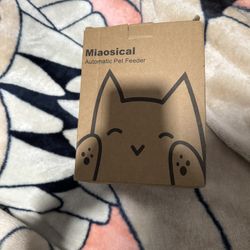 Miaosical pet feeder 