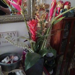 LOTS BEAUTIFUL HOME DECOR NEED GONE MOVING ASAP FR 5 EACH UP