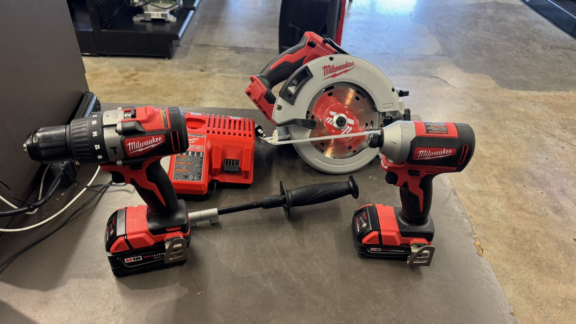 Milwaukee M18 brushless 3 pc tool set w 2 batt and charger no trades pick up in Tacoma FIRM PRICE