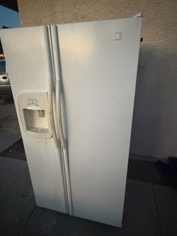 MAYTAG REFRIGERATOR! WORKS GOOD!