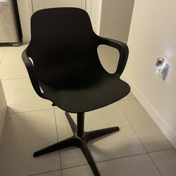 Modern Desk Chair / Silla de escritorio Moderna 