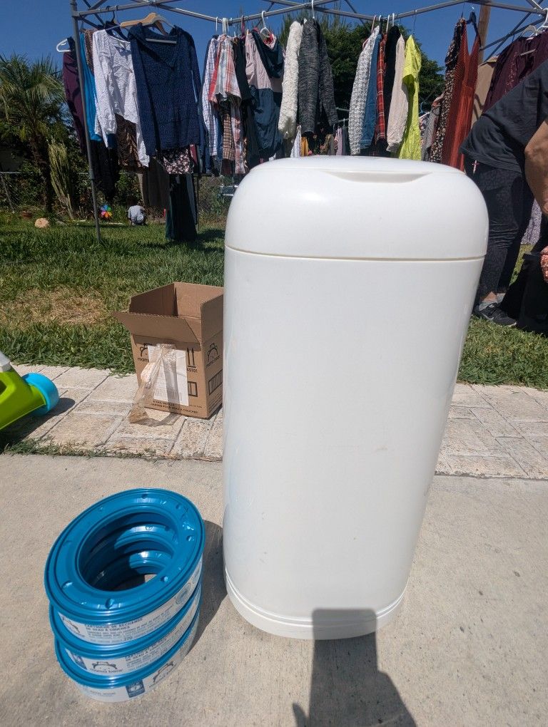 Diaper Genie / With Refill Bags