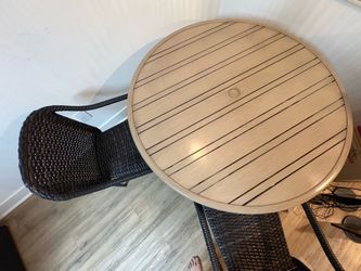 Patio Renaissance Table with 4 Chairs