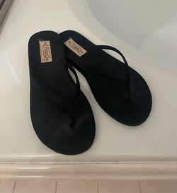 Favorites Flojos Black Suede Flip Flops Sandals Size 7