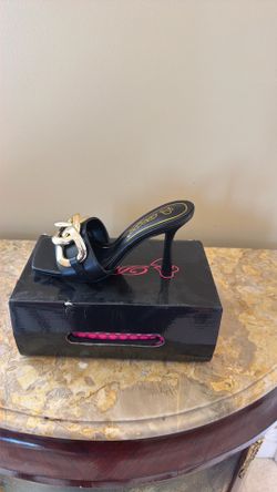 Women’s high heel dress shoe, black and gold size 5 1/2