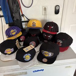 Retro NBA SnapBack Hats (Lakers, Bulls, Warriors, Celtics, Hawks)