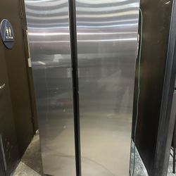 Samsung Bespoke - Side By Side Refrigerator  / Counter Depth 