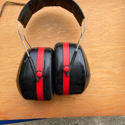 3M noise canceling headphones