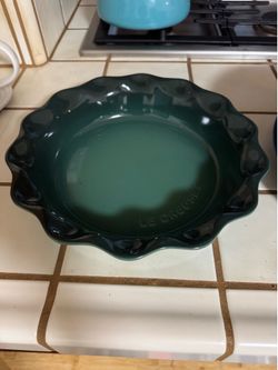 Le Creuset Heritage 9-inch Pie Dish in Artichoke