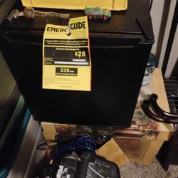 Galanz 1.7 Cubic Feet Mini Fridge