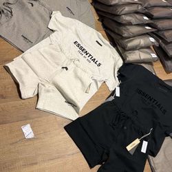 🔥ESSENTIALS AUTHENTIC HOODIES 🔥