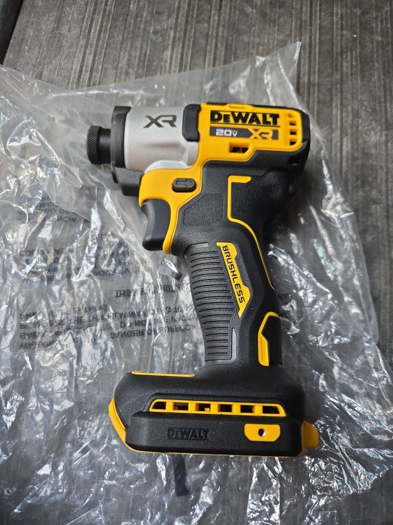 DEWALT 20VMAX XR BRUSHLESS 1/4"(6MM) CORDLESS IMPACT DRIVER NEW (TOOL ONLY) PRICE IS FIRM
