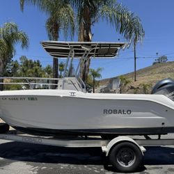 2018 Robalo R180 Center Console