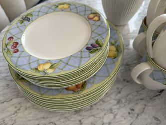 Mikasa Dish Set
