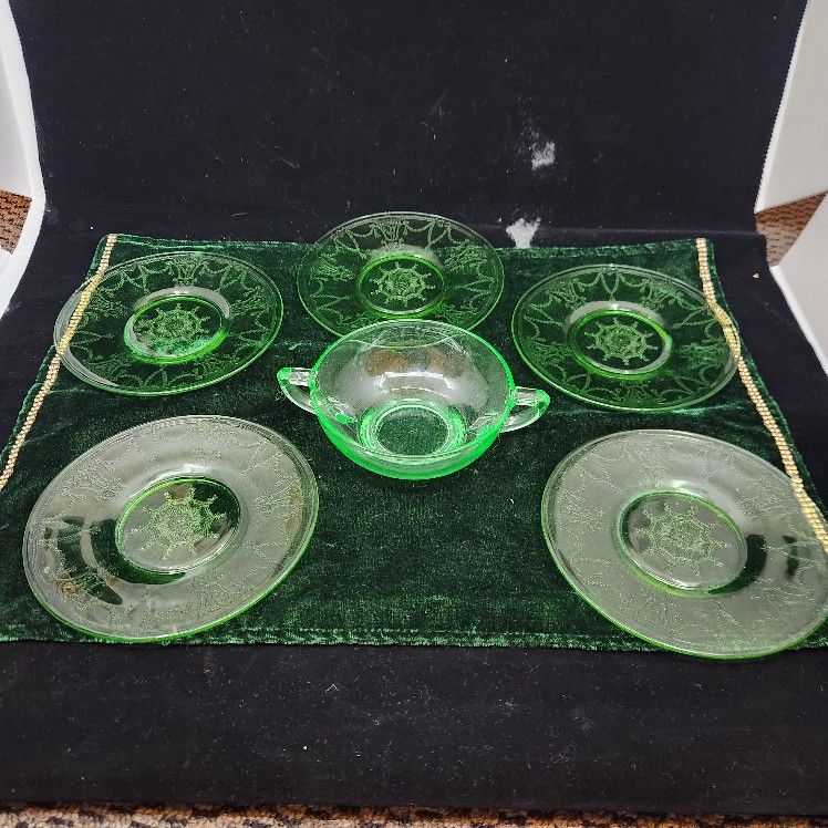 6 Piece Uranium Glass Set