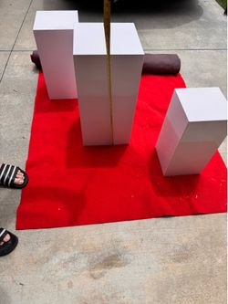 Selling metal stand sets – shape square – three pieces – with red carpet 20 feet long