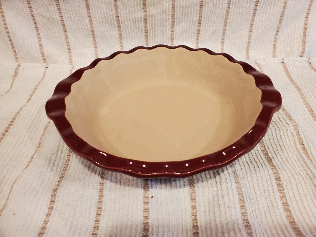Pampered Chef Stoneware Pie Plate, cranberry color