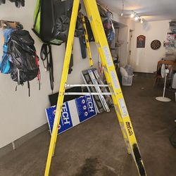8 Ft Fiberglass Ladder