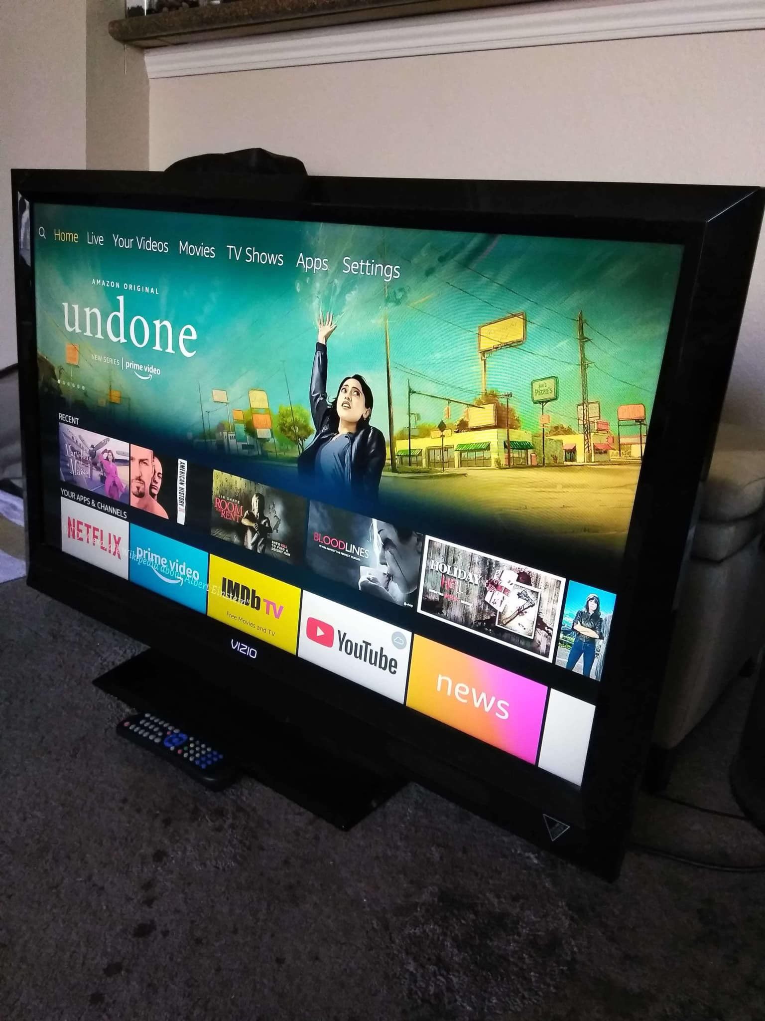 Vizio 32" TV (Not A Smart TV!)