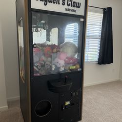 Claw Machine- Coins Or Free Play 