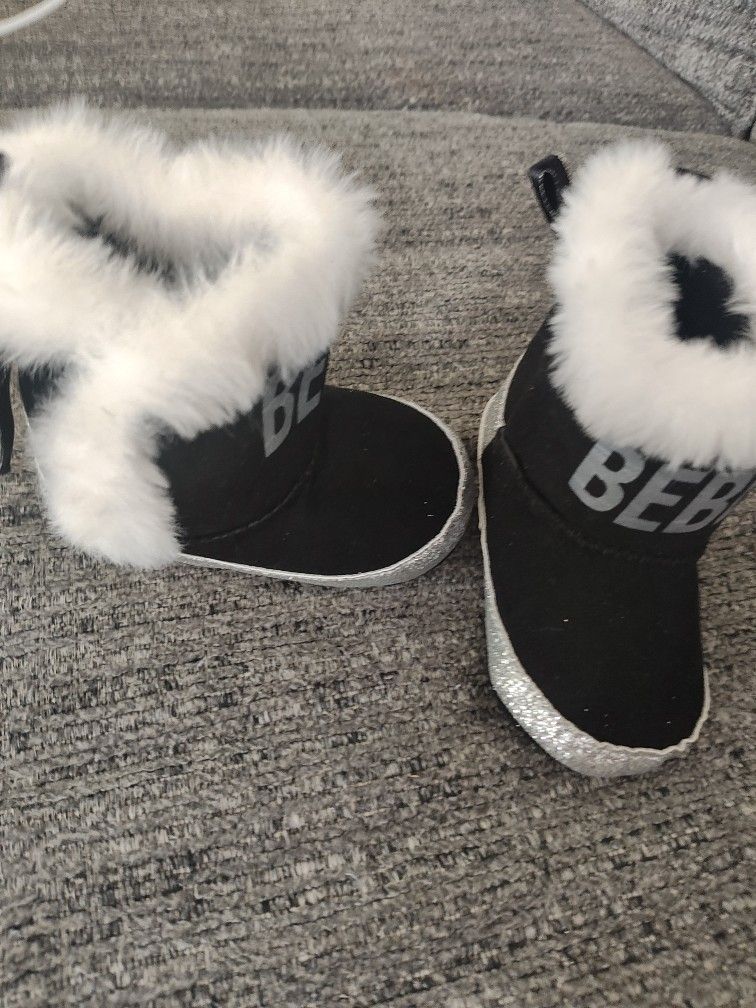New bebe Toddler Snow Boots/Crib Shoes. Size 4 Months In Original Box. Box Is In Fair Shape