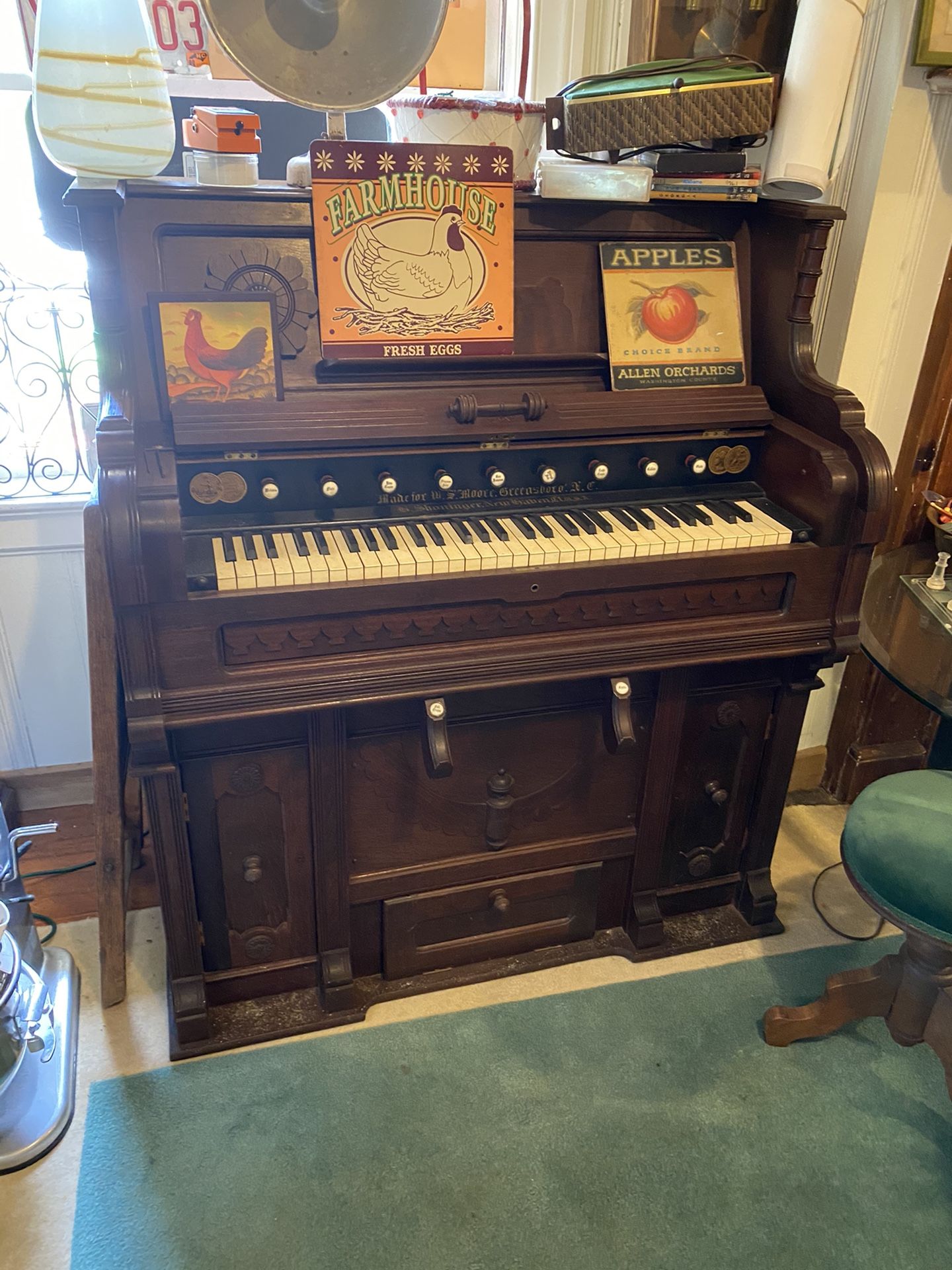 Pump organ excellent condition solid wood