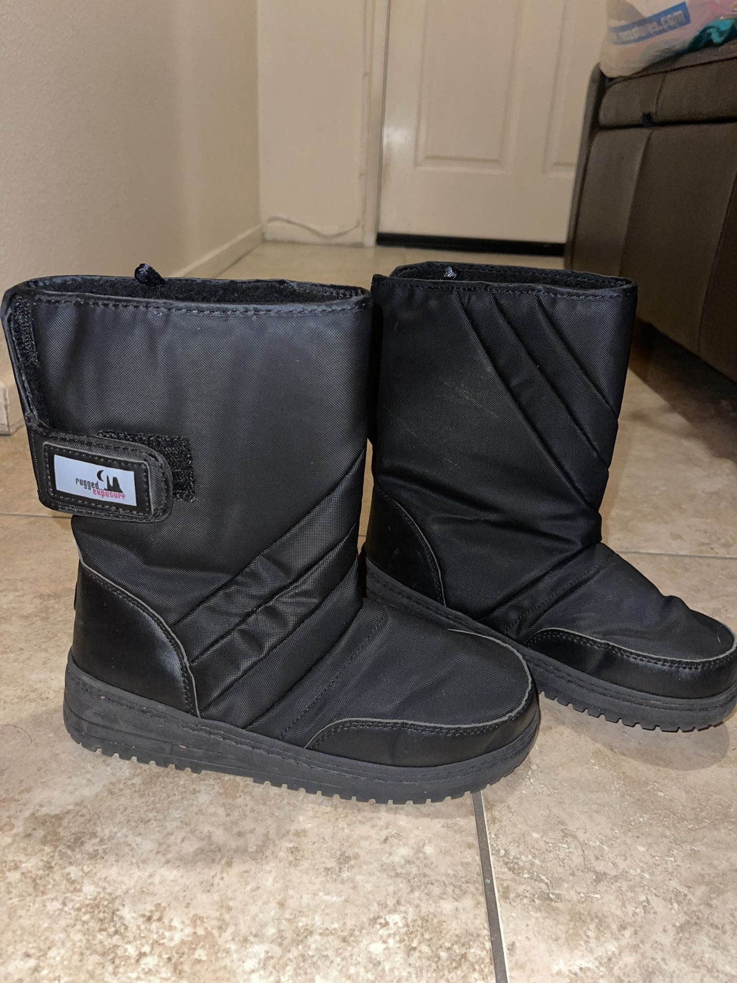 Snow Boots Size 5 Women