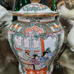 Antique Chinese Famillie Temple Jar