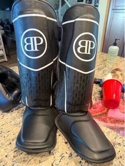 S/M Break Point Kickboxing shin guards-Like New
