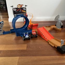 Blaze and the Monster Machines Truck Car Race Track Play Set