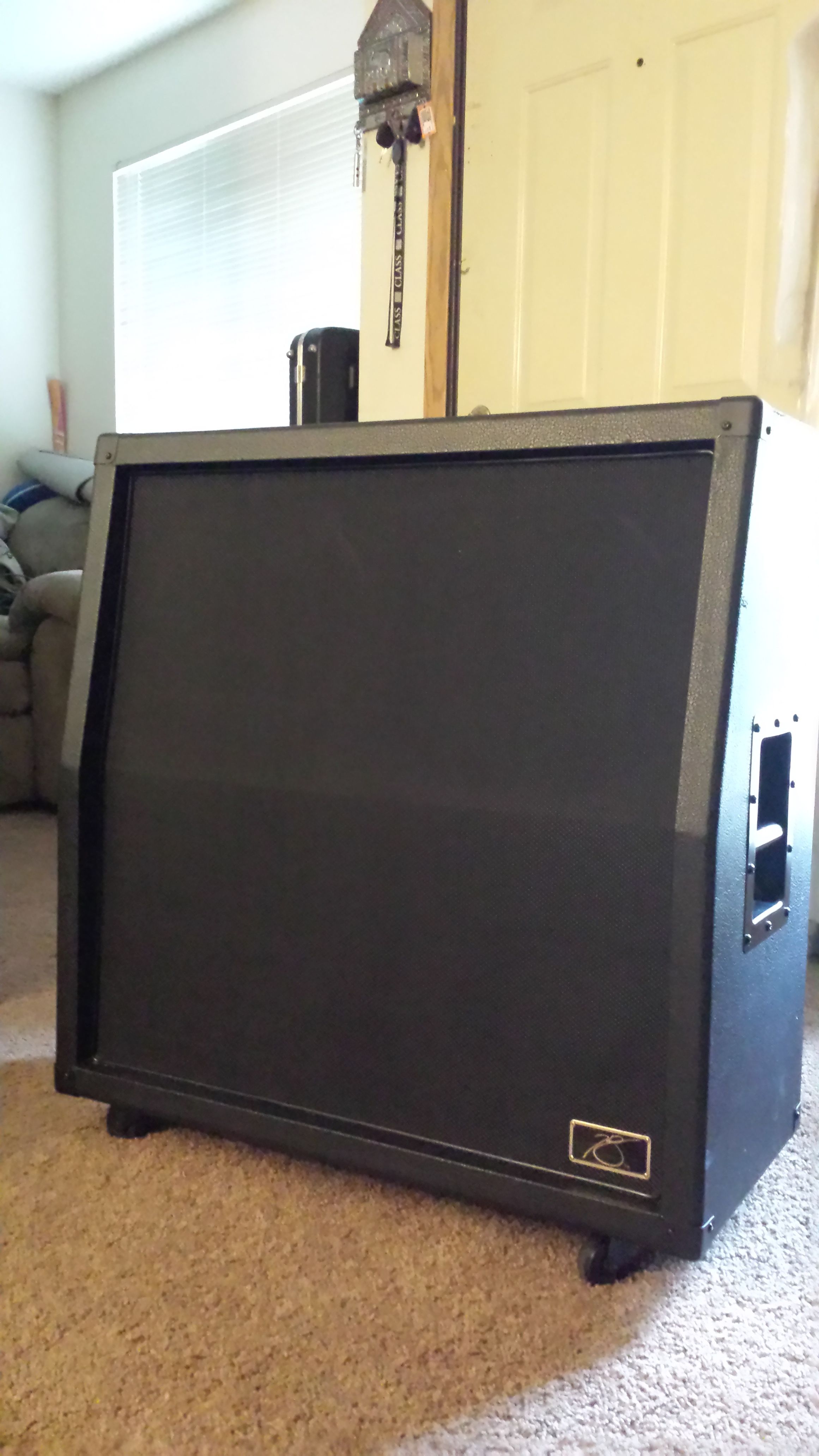 New Peavey HP-412 4x12 Guitar Speaker Cabinet