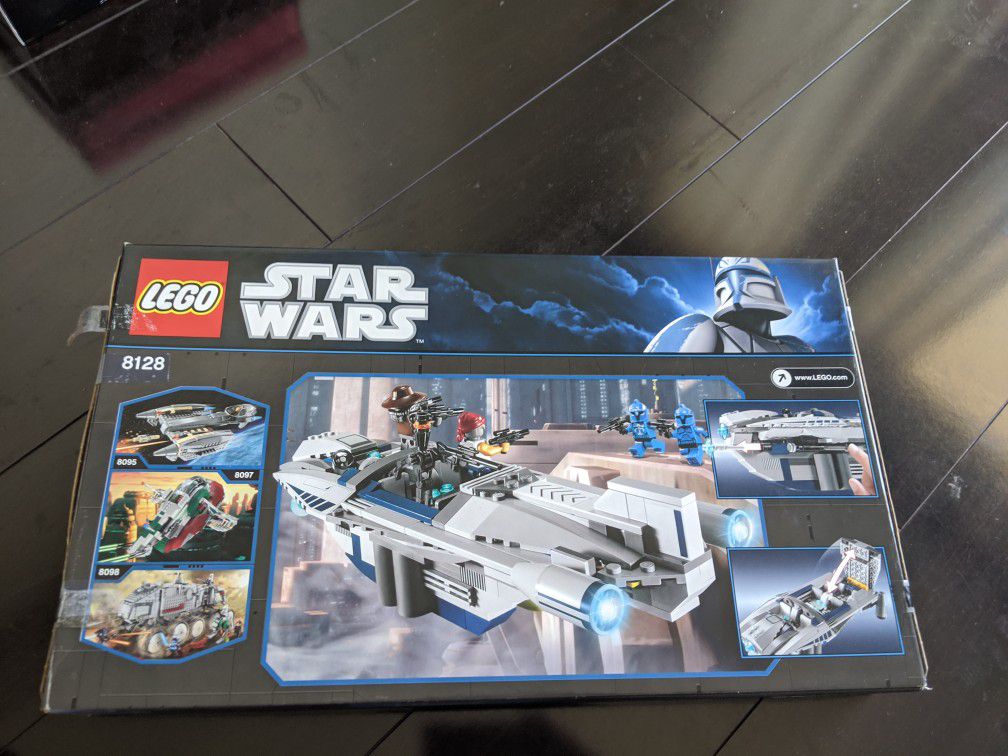 SALE PENDING: THIS LEGO STAR WARS CAD BANE'S SPEEDER SET 8128 WILL MAKE YOUR KID'S DAY!