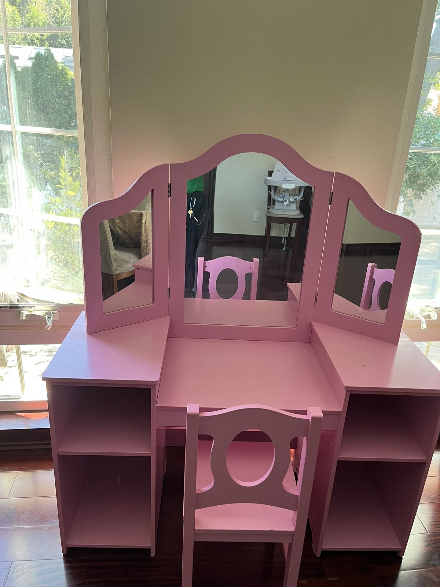 Pink Children’s Desk With Chair And Mirrors