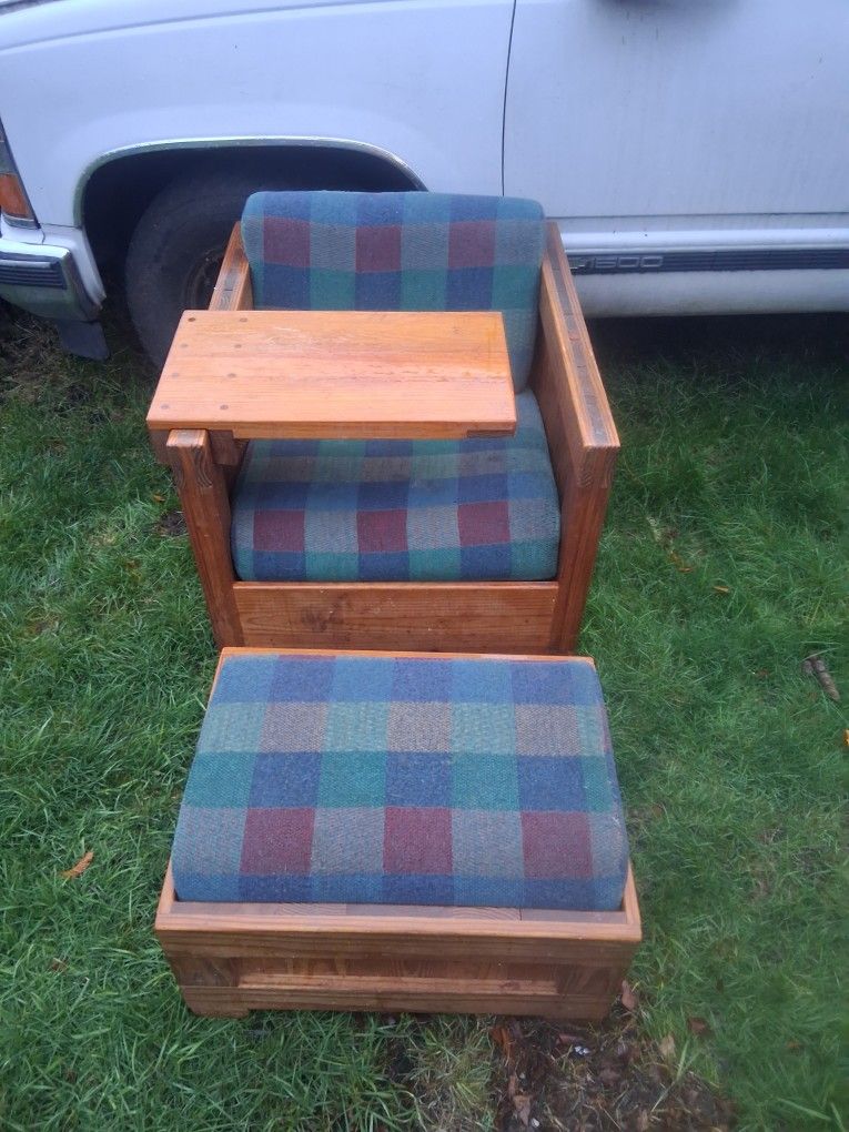 1980s  Chear With Pos Up Table 