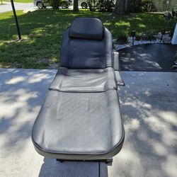 Tattoo/massage Bed
