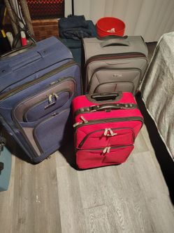 3-Piece Softside Luggage Set (Blue, Gray, and Red) – Good Condition