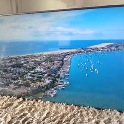 55" Samsung tv no remote but come with fire stick Amazon has alexa voice remote. tv come with wall mount set has screws to set on the wall 