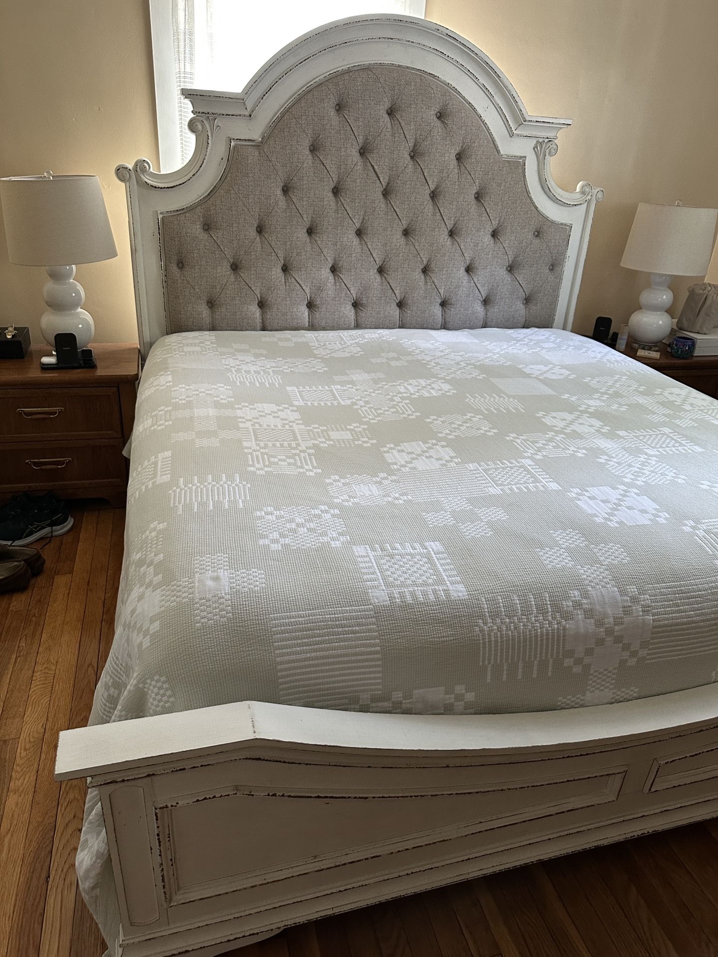 Magnolia Manor Upholstered Panel Bed