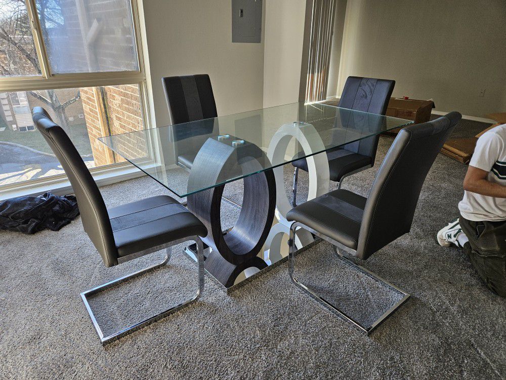 New Stock 5pc Glass Modern Dining Table Set Special 