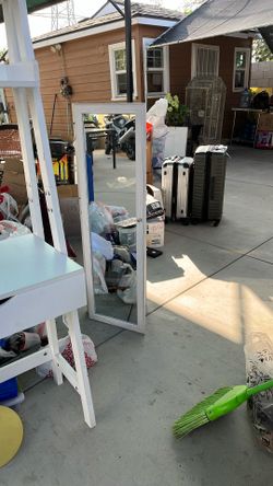 Wall Mounter Mirror With Storage