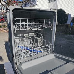 Dishwasher in Stainless Steel - works great!