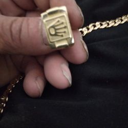 Men's Ring  18k Gold Stamp Size 11. 