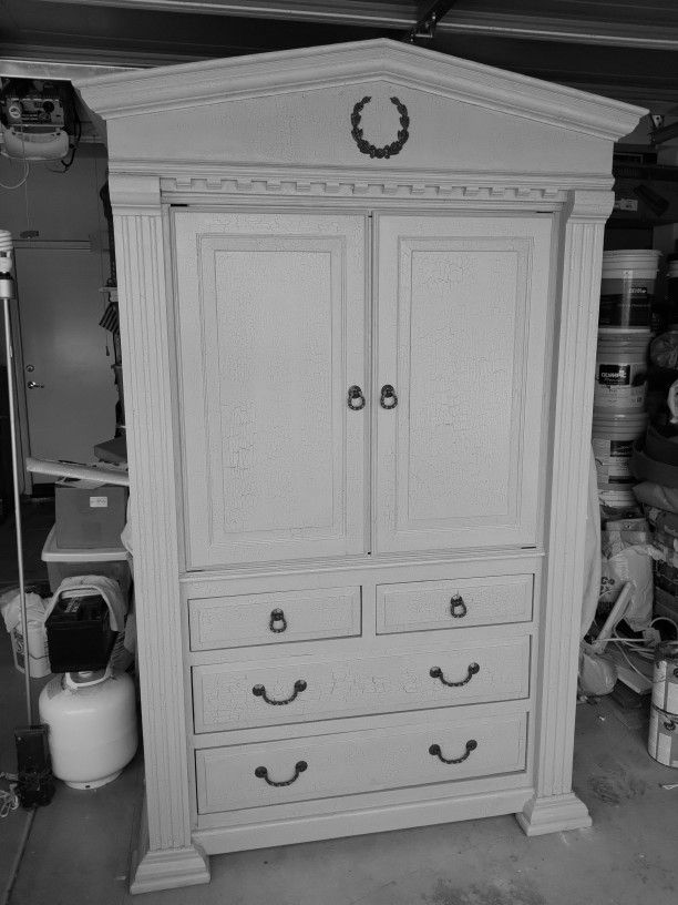 Armoire crackles paint beige and Rusty Color 
