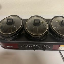 1.5 Quart Slow Cooker. Cooks 3 Separate Dishes.