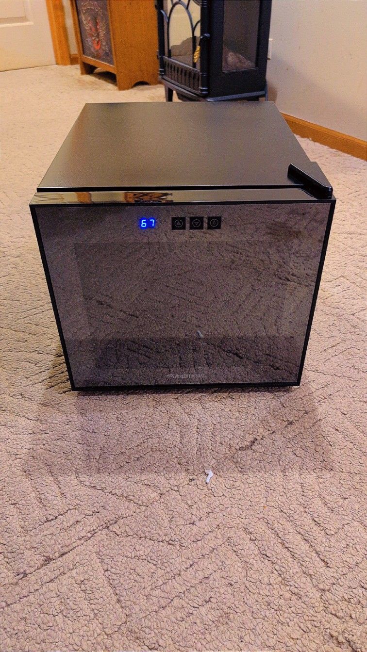 Wine Enthusiast Silent 12- Bottle Touchscreen  Wine Refrigerator 