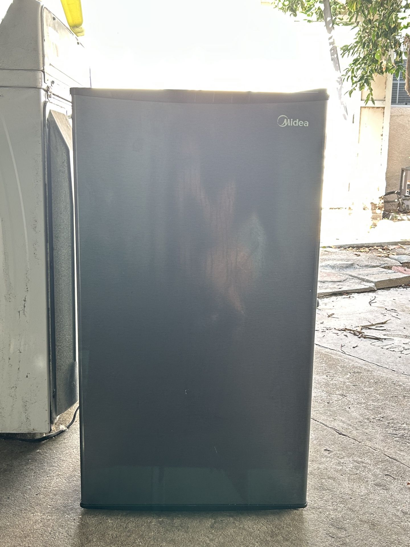 Midea Mini Fridge 