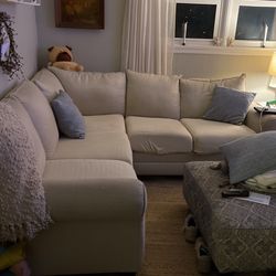 Bassett Sectional Couch And 1 1/2 Chair