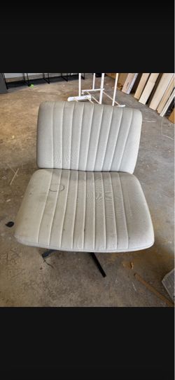 Vanity chair
