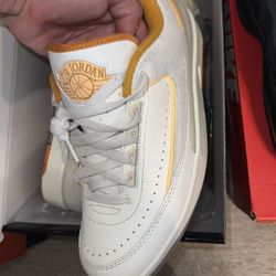 Men’s Jordan 2 “craft melon Tint” Size 9 